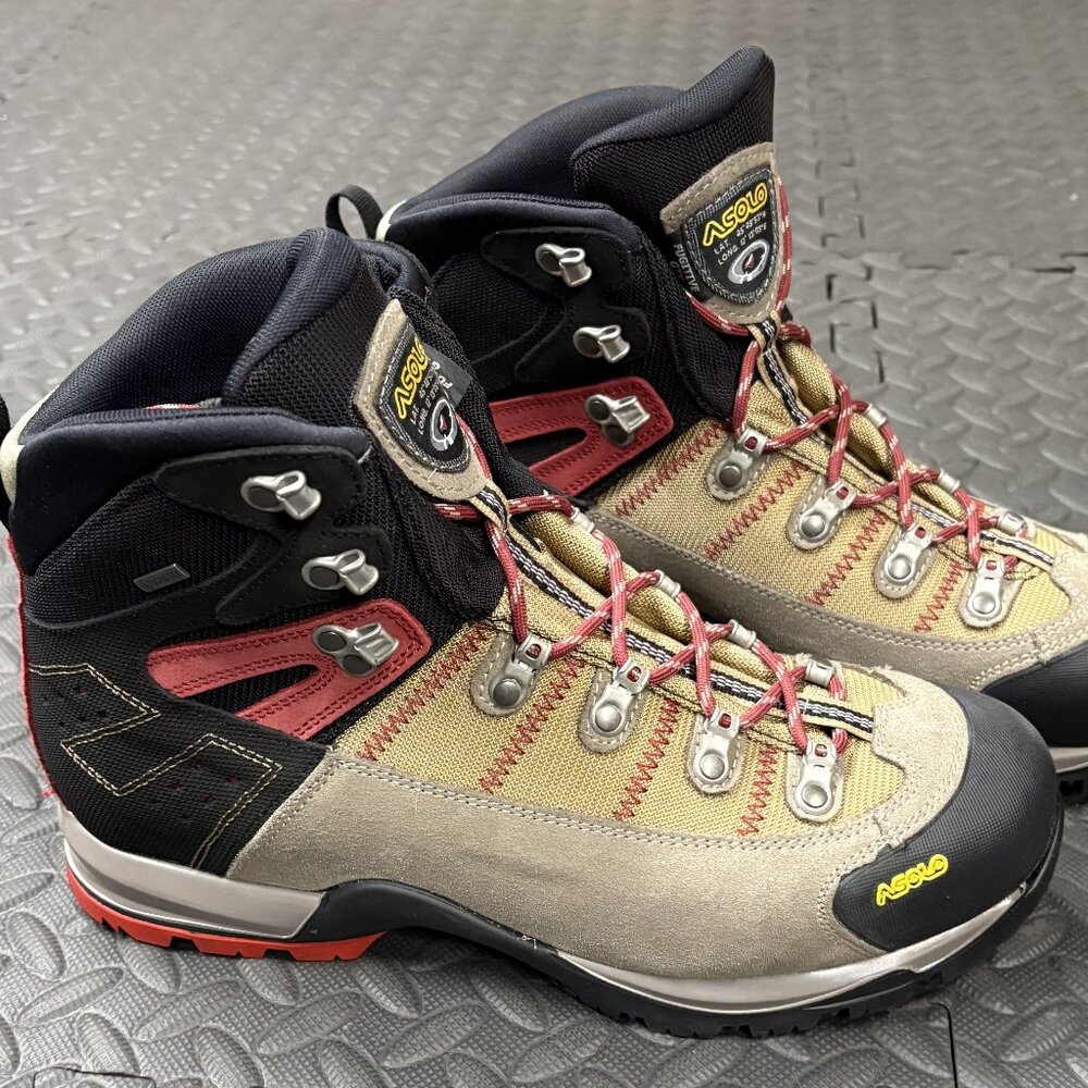 ASOLO Fugitive GTX Hiking Boot - Men's Size 11 (never worn, new)